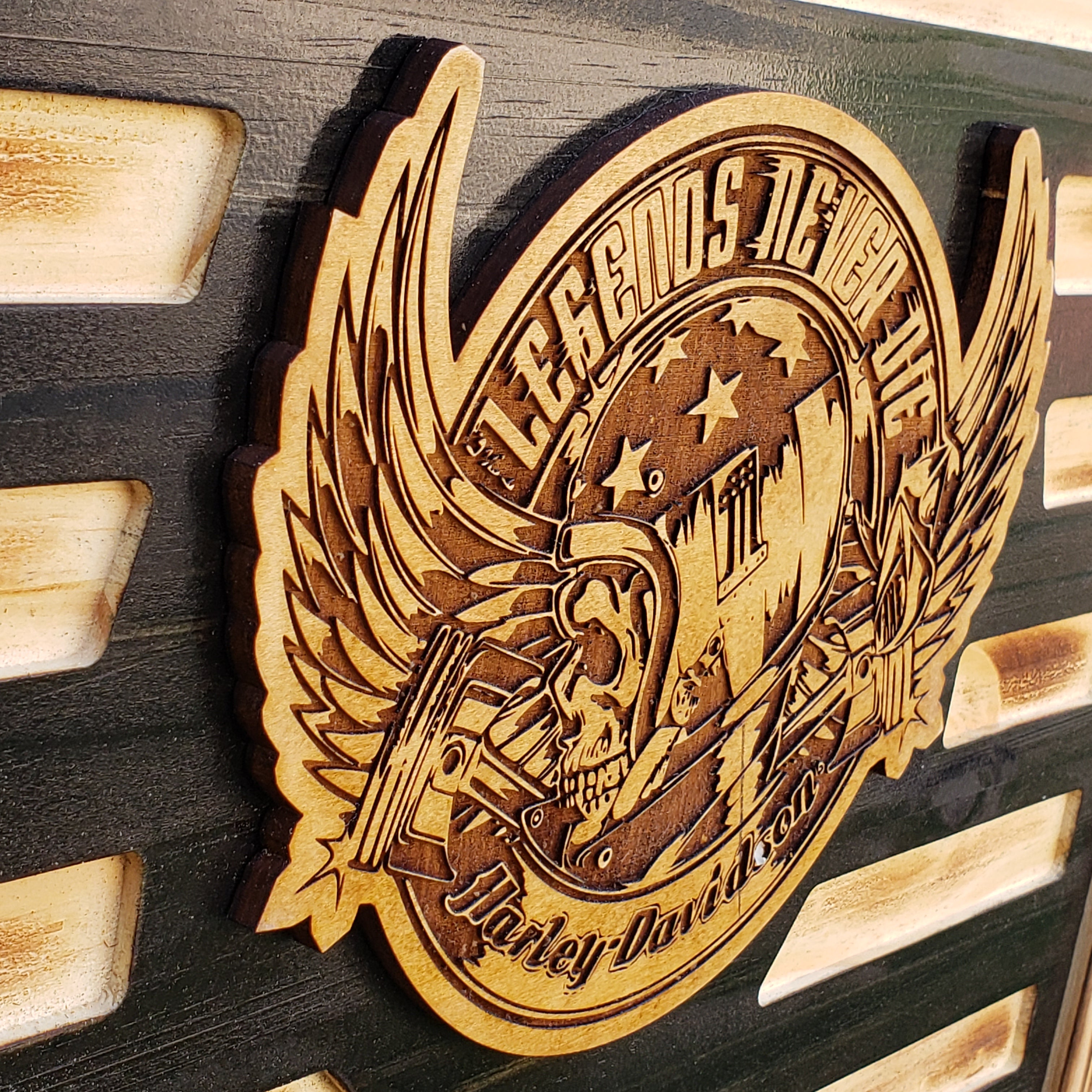 Rustic Wooden Flag - 3D Harley Davidson Skull Legends never Die! - Semper-KIK