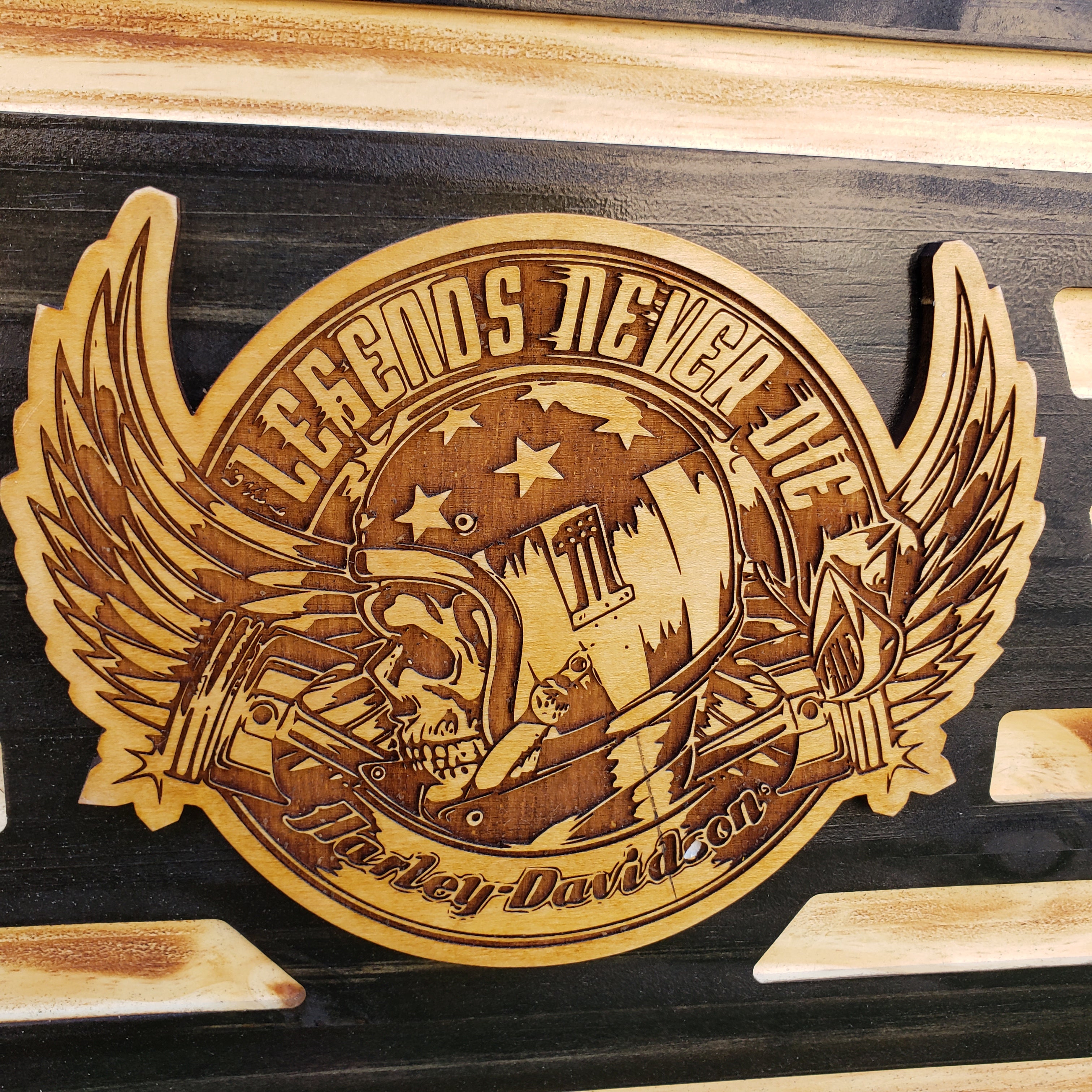 Rustic Wooden Flag - 3D Harley Davidson Skull Legends never Die! - Semper-KIK
